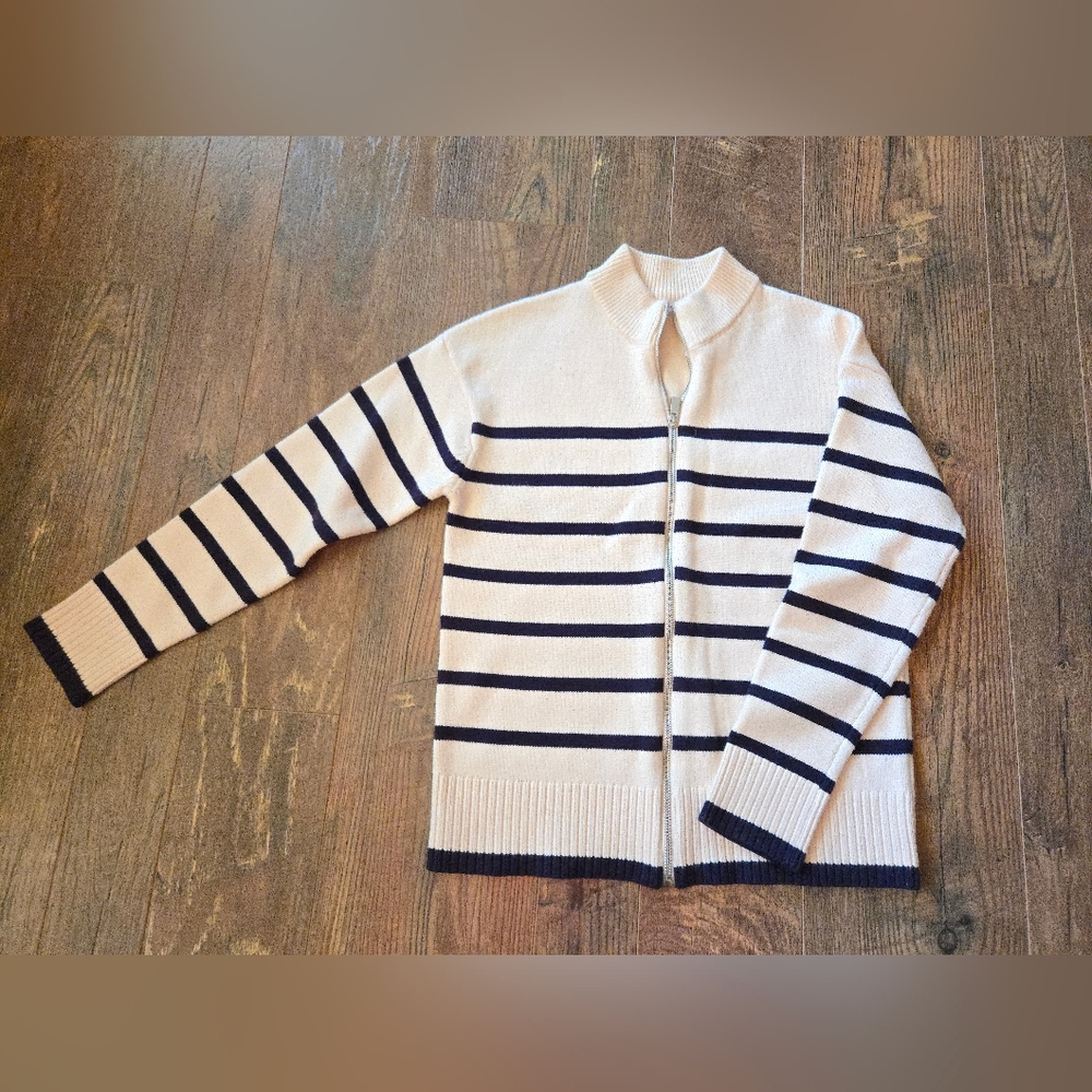 Small Staccatp Sweater